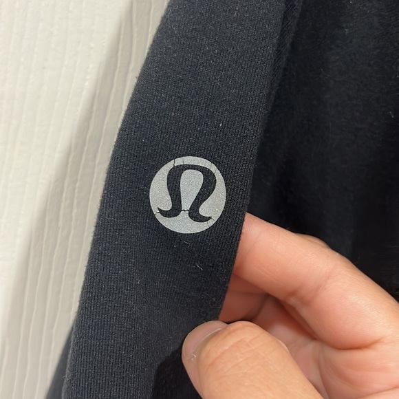 Lululemon Black top Size 6 - Picture 5 of 5